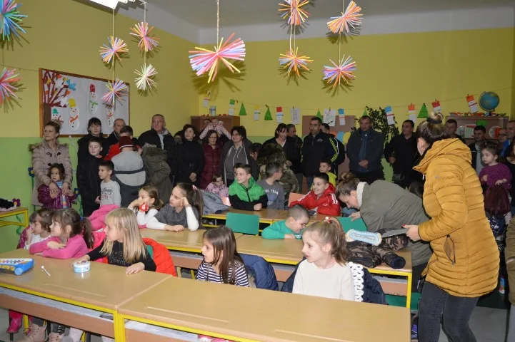 Деда Мраз, подела пакетића 30.12.2019. год.